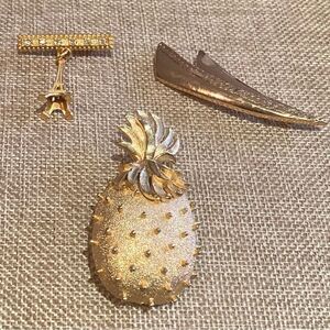 Lot of 3 vintage broochs